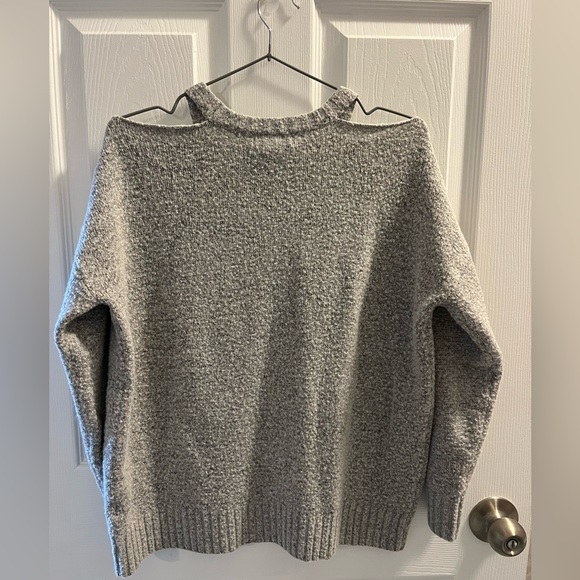Forever 21 Grey Sweater - Picture 2 of 2